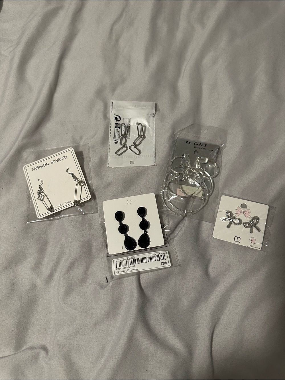 Random 5 sets of earrings